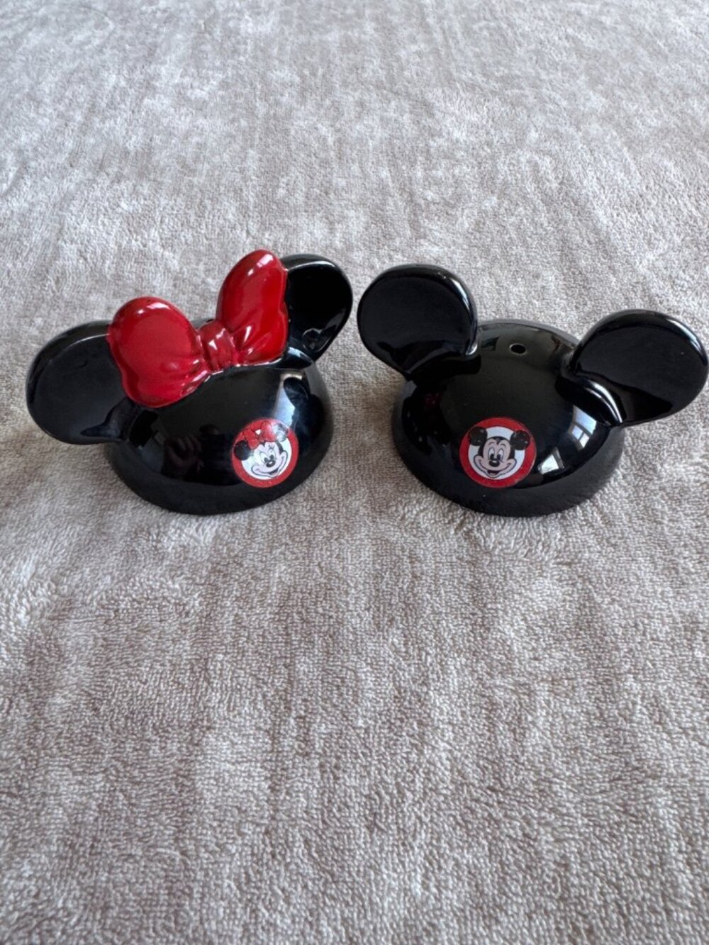 Mickey & Minnie Mouse Ears Ceramic Salt & Pepper Shaker Disney Collectible